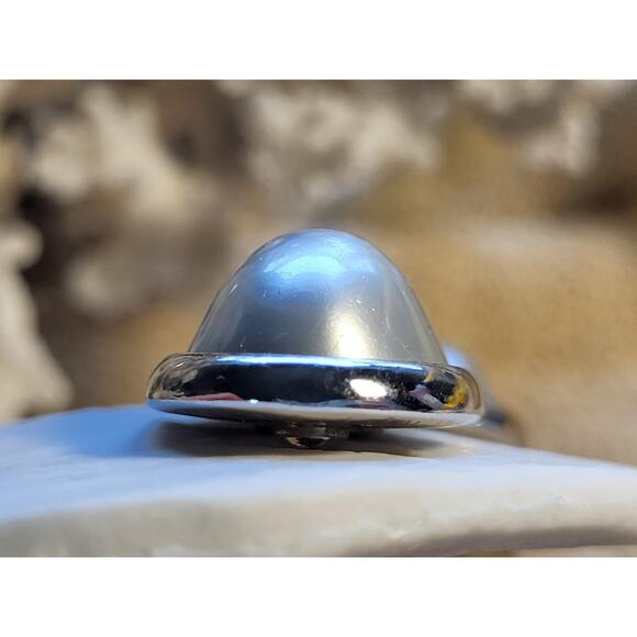 Signed Trifari Pearl Earrings Silver Gray Pierced Classic Vintage Beautiful! - Picture 5 of 8